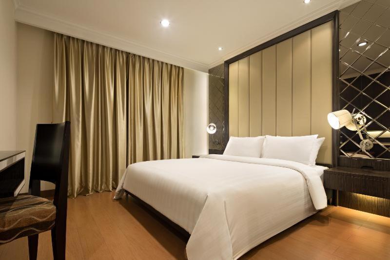 Golden Boutique Hotel Kemayoran Jakarta Room photo